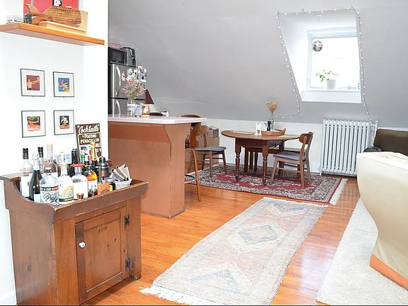 4th image of 252 Henry St APT 4