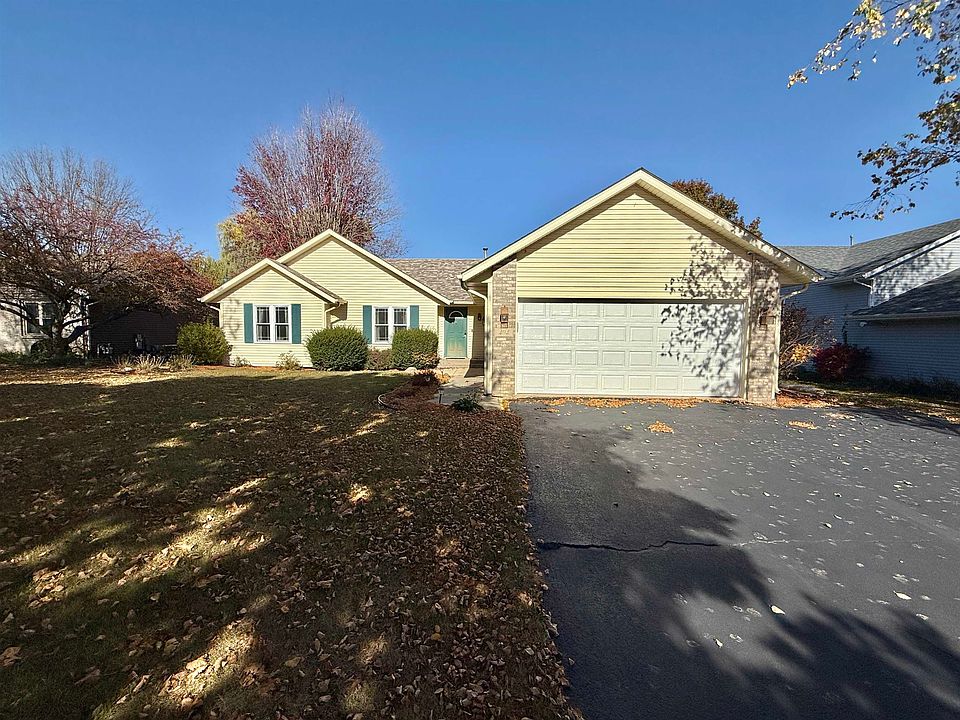 1st image of 404 Hawkins Dr