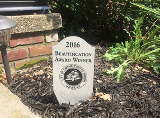 1998 Huntington Blvd, Grosse Pointe Woods, MI 48236