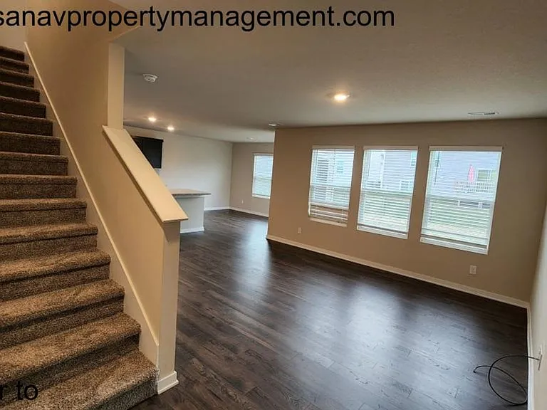 4202 NW Linwood Dr — Photo 6