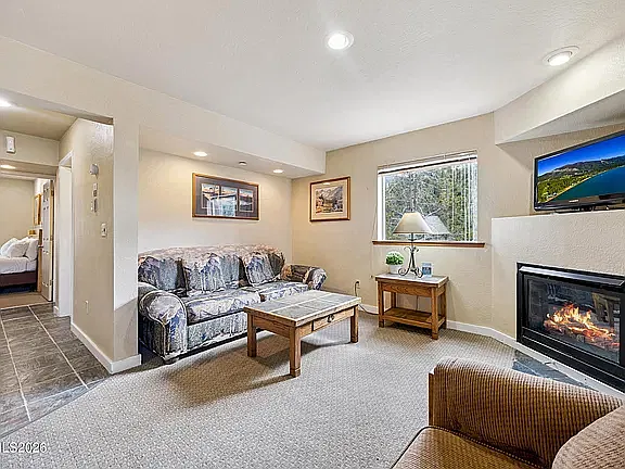 2 bed, $3,000 — Photo 2
