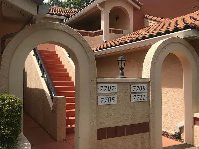 7709 Sugar Bend Dr — Photo 2