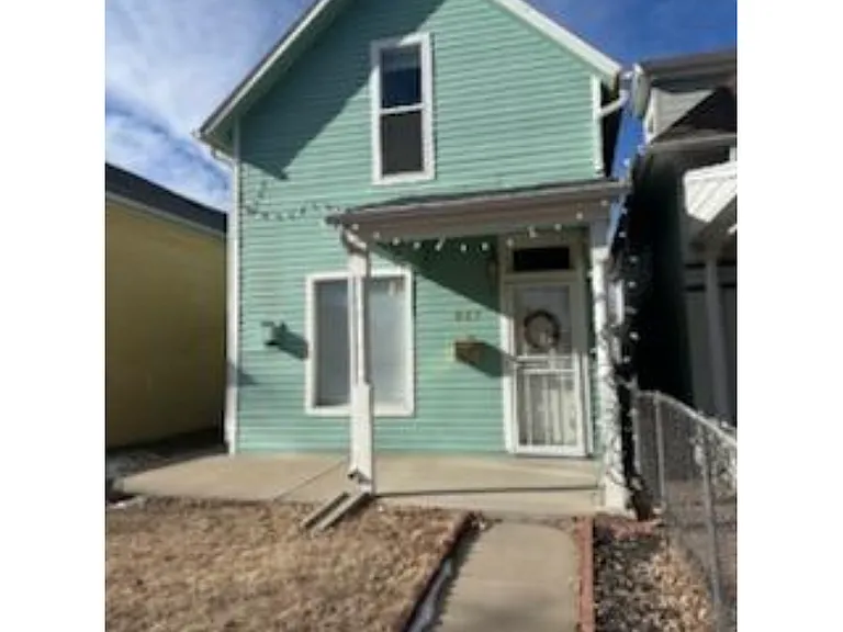 627 N Elati St — Photo 1