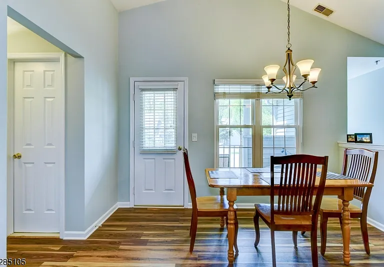 5803 Tudor Dr — Photo 17