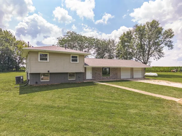 15795 E 2550 North Rd, Hudson, IL 61748