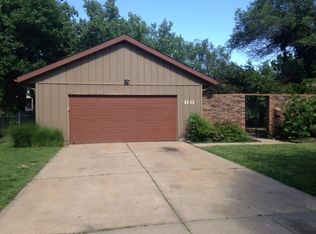 110 N Burr Oak Rd, Wichita, KS 67206