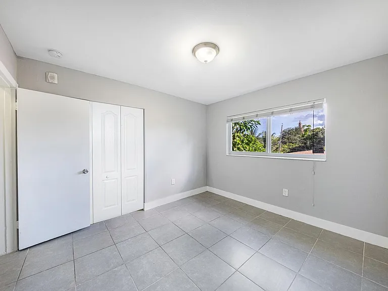 Kenwood Apartments — Photo 12