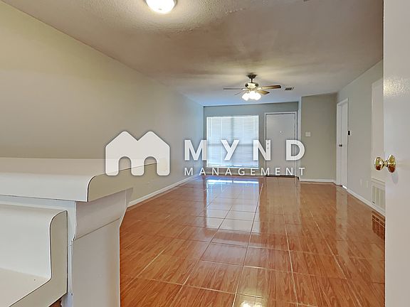 5th image of 4029 Briar Hollow Dr APT 3