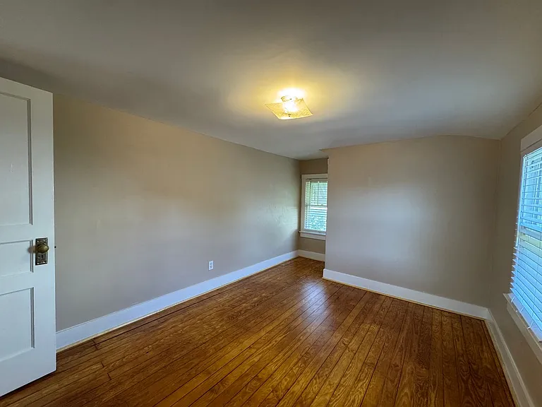 284 W Elizabeth St — Photo 16