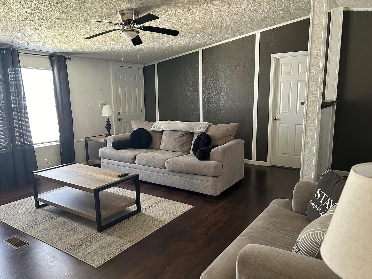3 bed, 2.0 bath, 1120 sqft, $1,295 — Photo 2