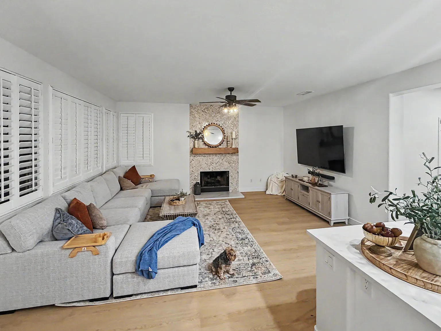 5 bed, 2516 sqft, $7,500 — Photo 3
