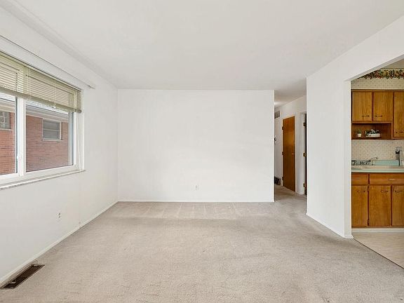4th image of 2448 Lysle Ln