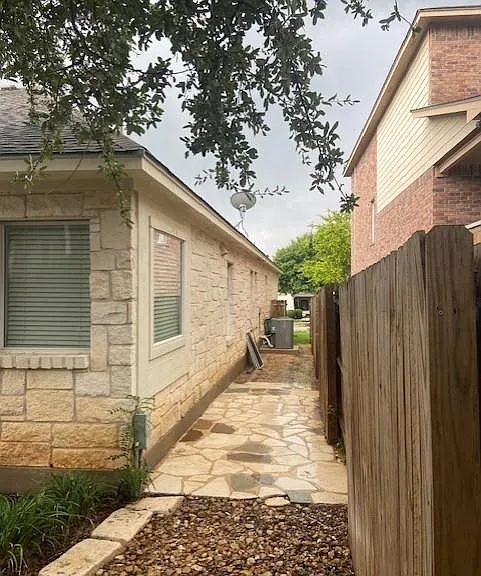 2412 Tivoli Dr — Photo 18