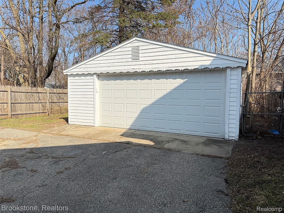 398 N Saginaw St, photo 14