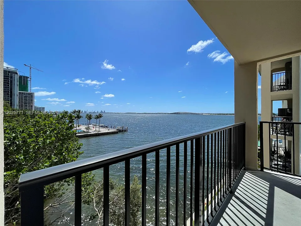 2201 Brickell Ave #73