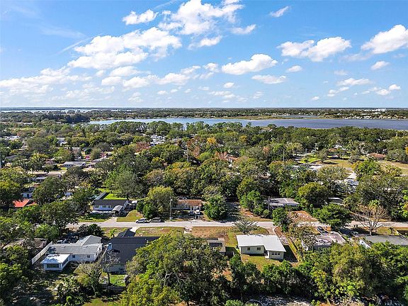 4th image of 1380 Palm Dr