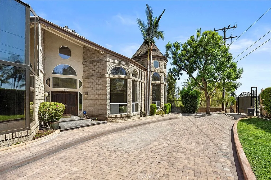 7 bed, 10332 sqft, $13,000 — Photo 4