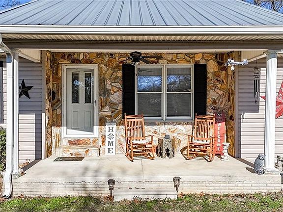 3rd image of 180 Foster Lusk Rd SE