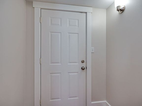 5th image of 2634 Wayland Ave