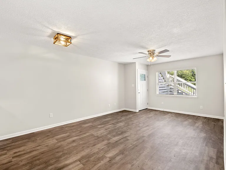 270 Bruce Cir #6 — Photo 11
