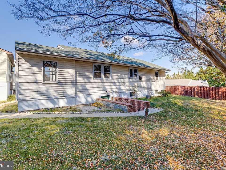 2nd image of 461 Oakton Rd