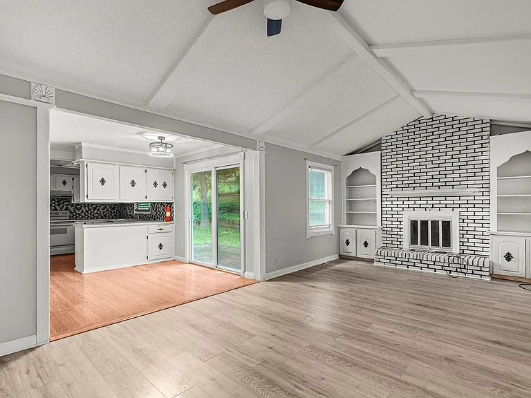 16559 Dorcas St — Photo 2