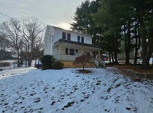 4 Charles St, Dallas, PA 18612