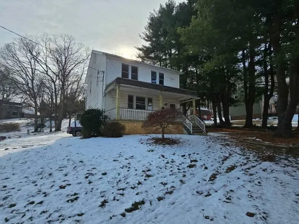 4 Charles St, Dallas, PA 18612