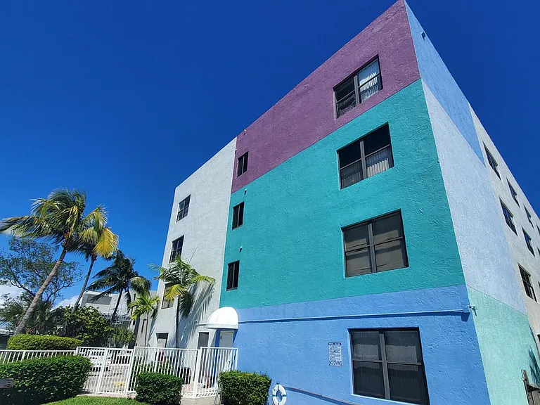 105 S Riverside Dr #303 — Photo 9