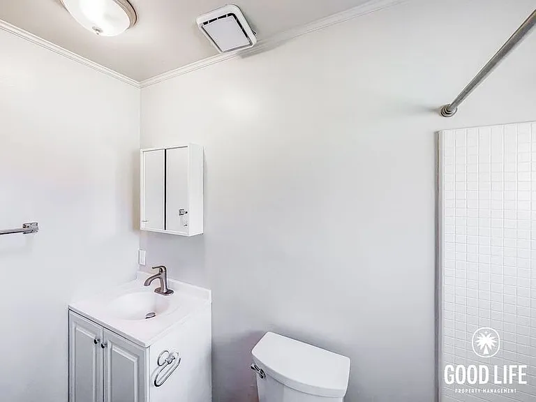 3895 King St — Photo 6