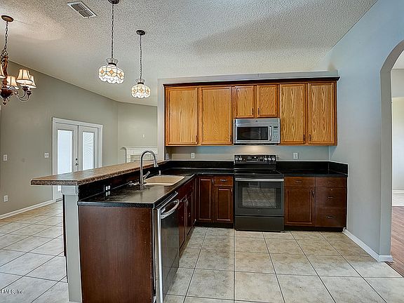 5th image of 2625 Glen Oaks Dr