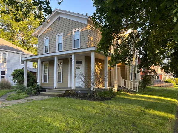 452 Ray Ave NW #1, New Philadelphia, OH 44663