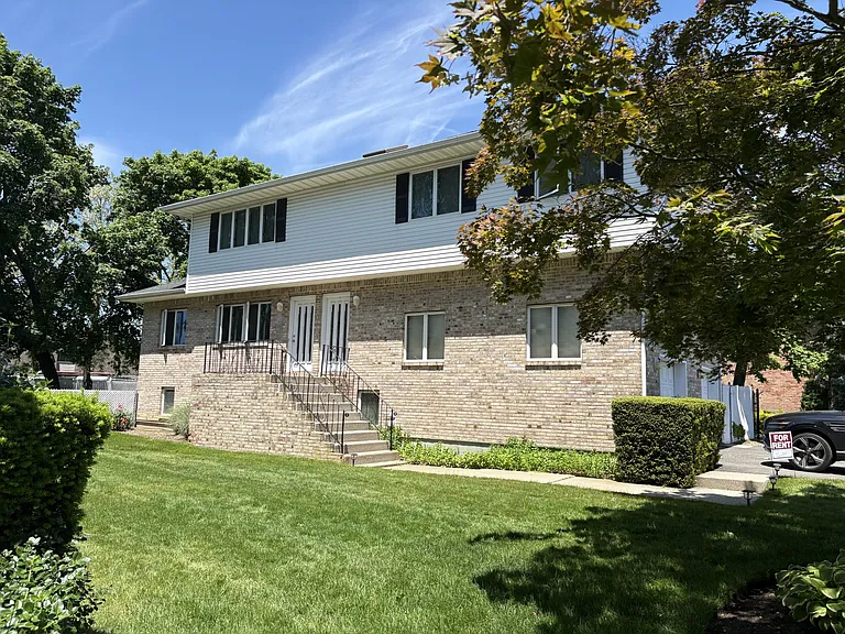 11 Claire Ct #2 — Photo 2