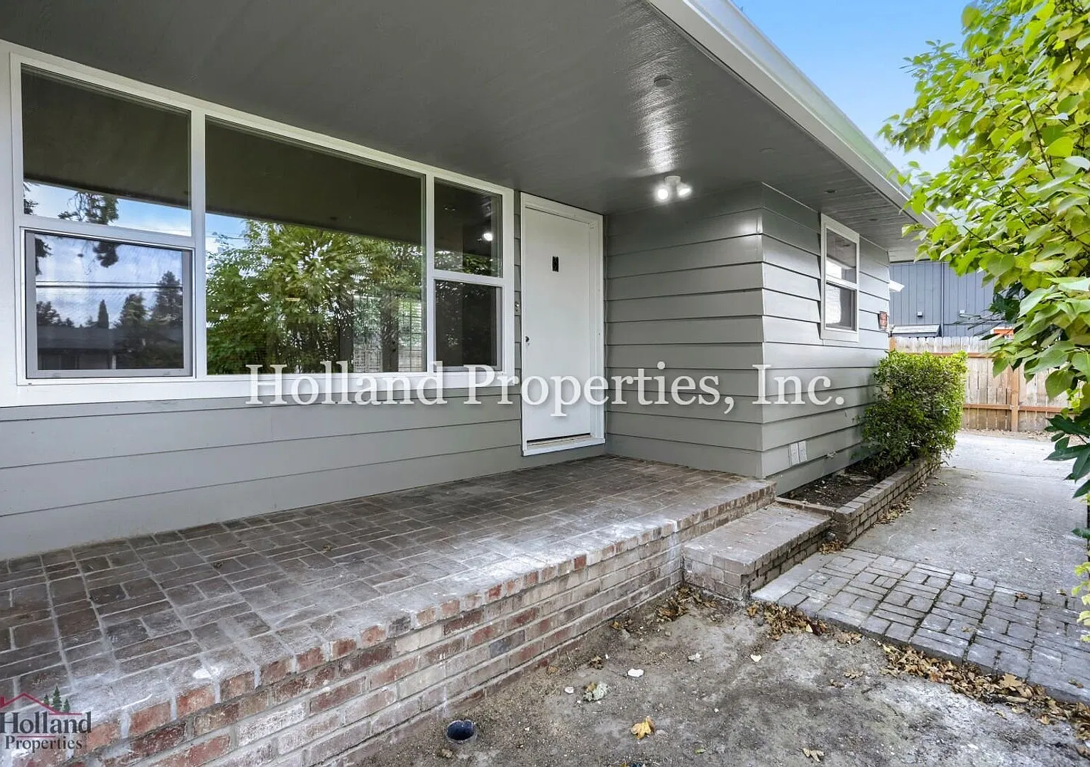 Beautifully Renovated Beaverton Home with Private Fenced Yard — Photo 3