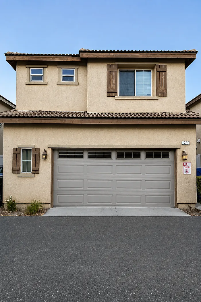 5 bed, 3.0 bath, 2012 sqft, $3,900 — Photo 2
