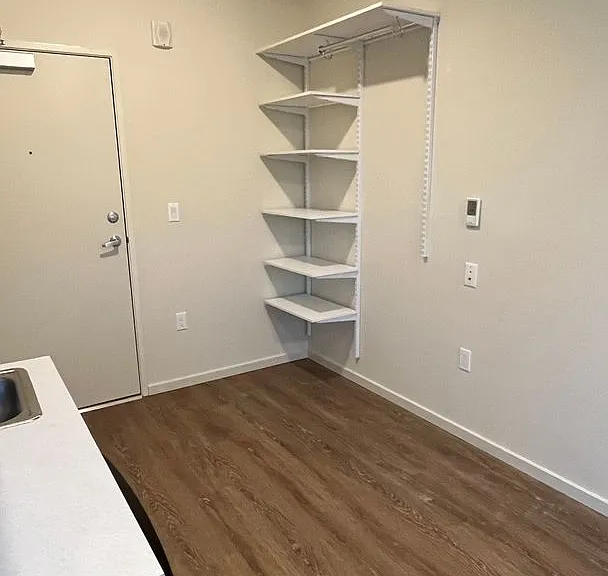 Plaza Apartments — Photo 123