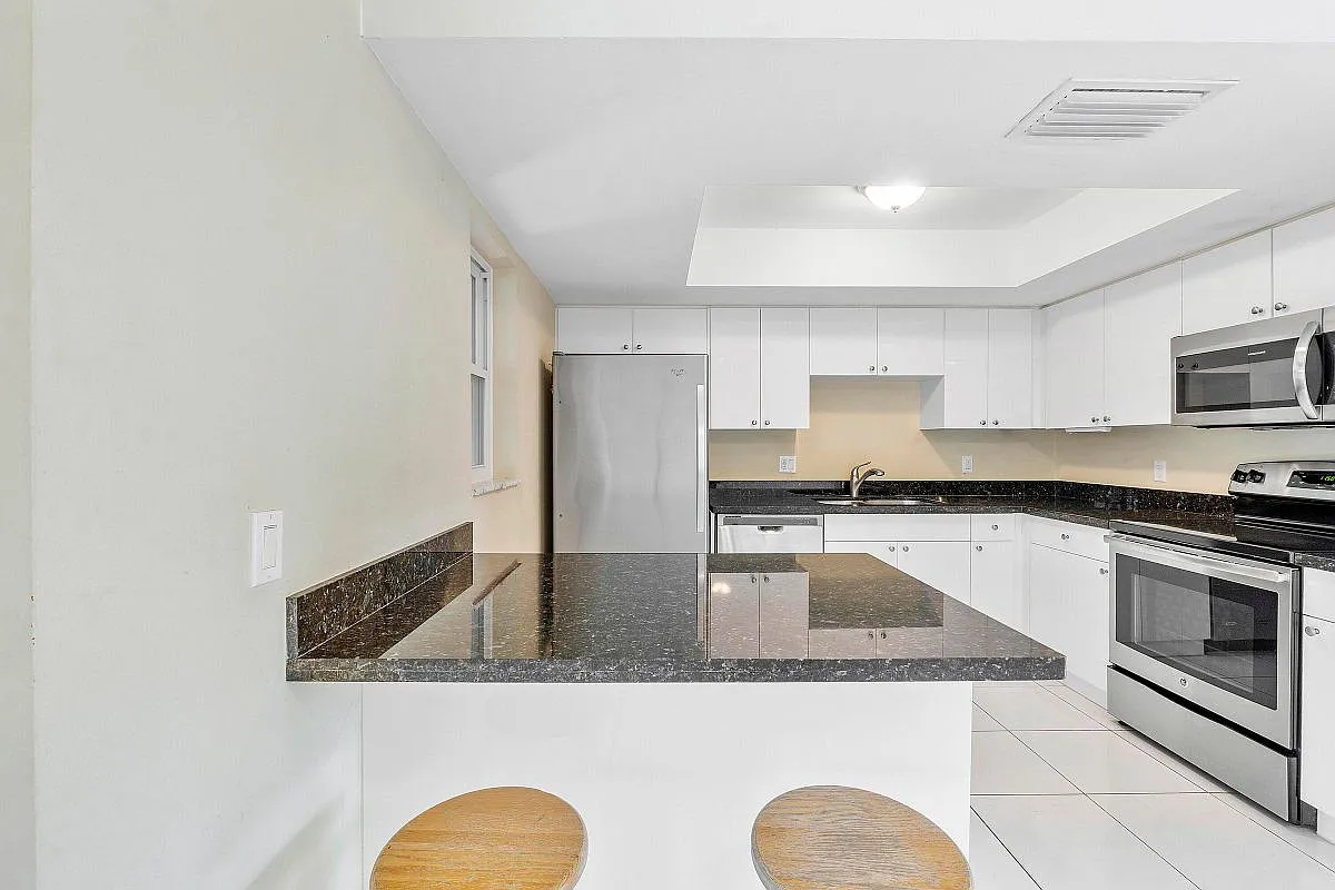 3 bed, 2.0 bath, 1132 sqft, $2,750 — Photo 4