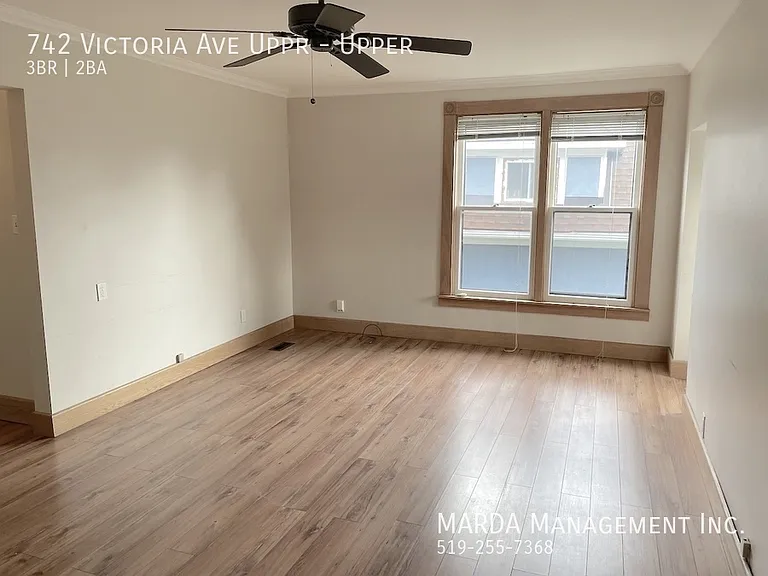 742 Victoria Ave #UPPER — Photo 10