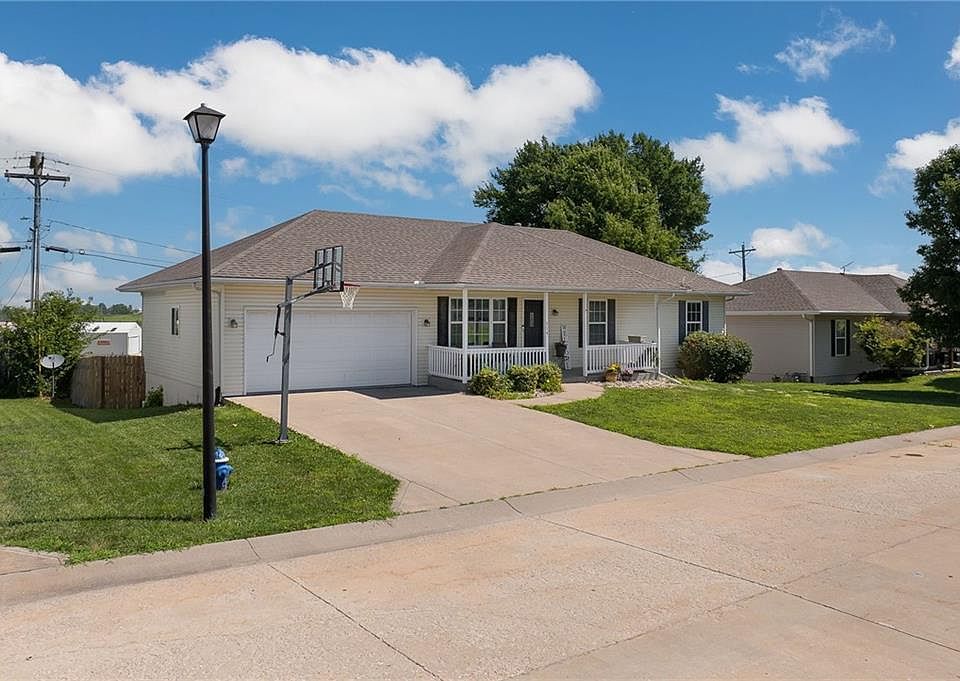 1st image of 714 Harris Ln
