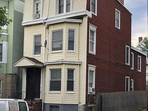 212 Lexington St #2, Boston, MA 02128