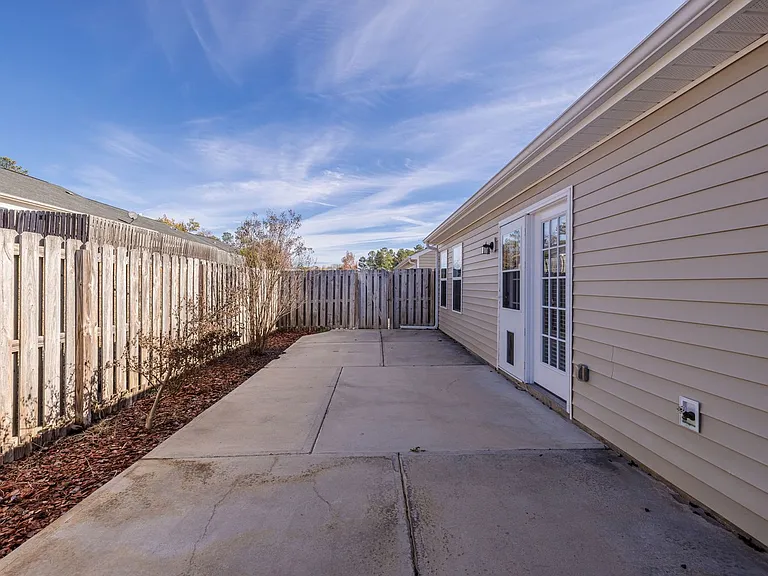 304 York Ln — Photo 34