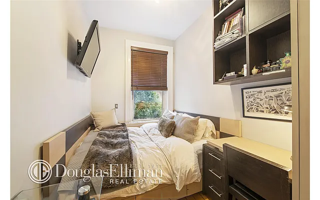 Sold by Douglas Elliman | media 8