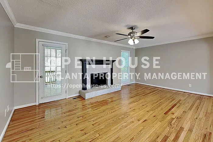 4 bed, 2.5 bath, 2721 sqft, $2,700 — Photo 4
