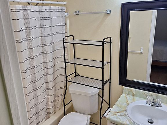5th image of 2685 Rhoanoke Dr #A