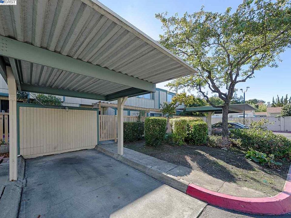 1st image of 814 Island Pine Ct