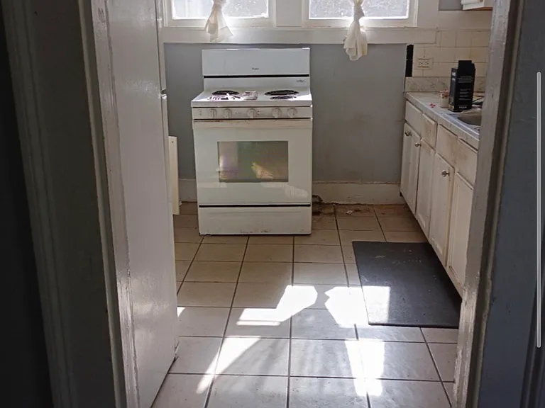 2120 E 3rd St — Photo 3