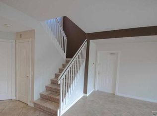 5693 Cove Cir, Naples, FL 34119