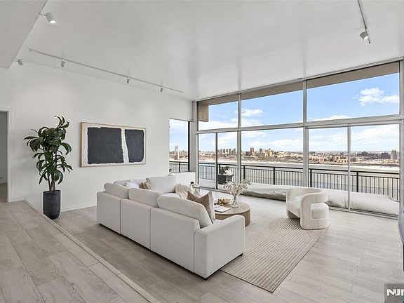 5th image of 1 Horizon Rd #Penthouse 1