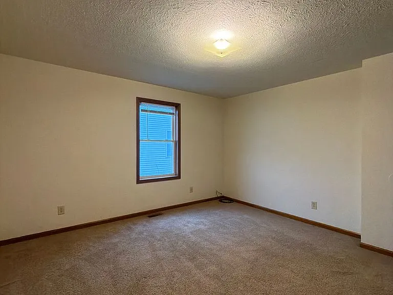 211 Stonewall Ct — Photo 17