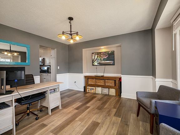4th image of 7127 Aspen Dr